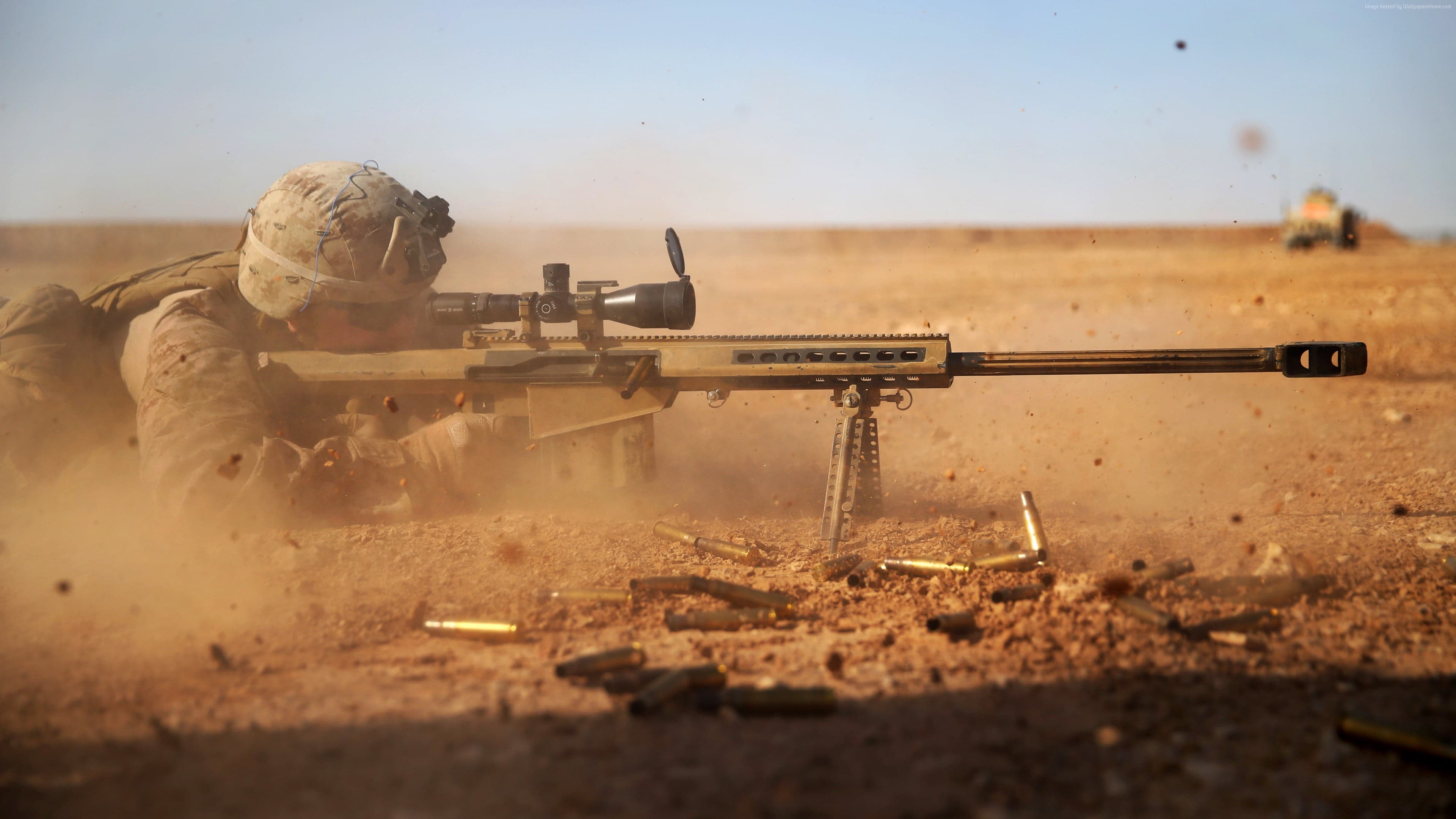 Strzel z 50 - tło sekcji głównej, strzelanie z Desert Eagle .50AE, Barrett M82A1 .50BMG, Smith & Wesson 500